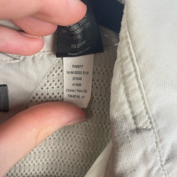 REI Beige Long Sleeve Vented Fishing Button Down Shirt Large Men’s GUc - Picture 11 of 16